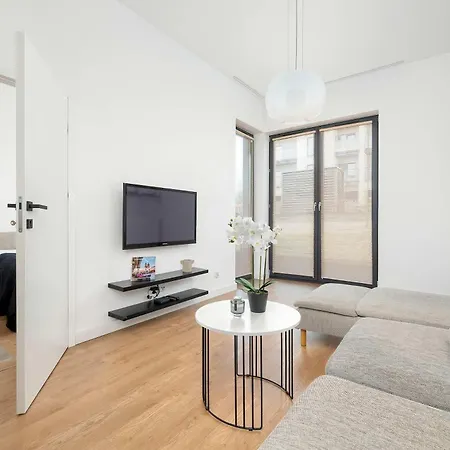 Appartement Modern With Parking And Garden By Renters