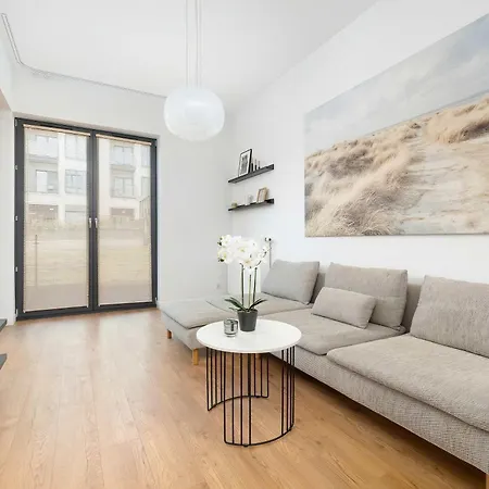 Modern With Parking And Garden By Renters *