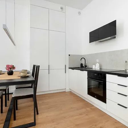 Modern With Parking And Garden By Renters *