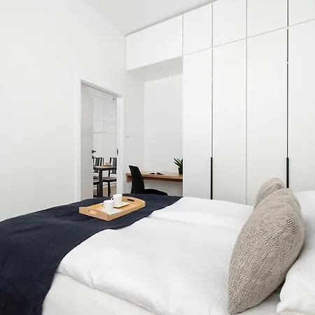 아파트 Modern With Parking And Garden By Renters *