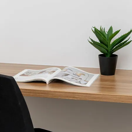 Modern With Parking And Garden By Renters *